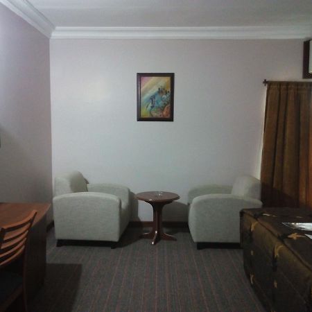 Denis Hotel Abuja Mobushipe Екстериор снимка