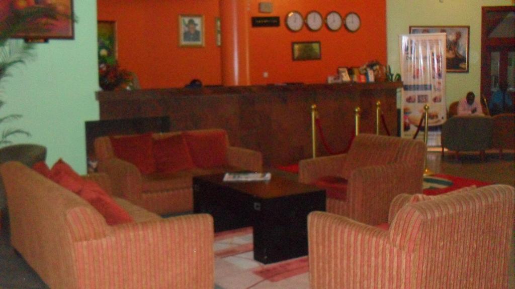 Denis Hotel Abuja Mobushipe Екстериор снимка