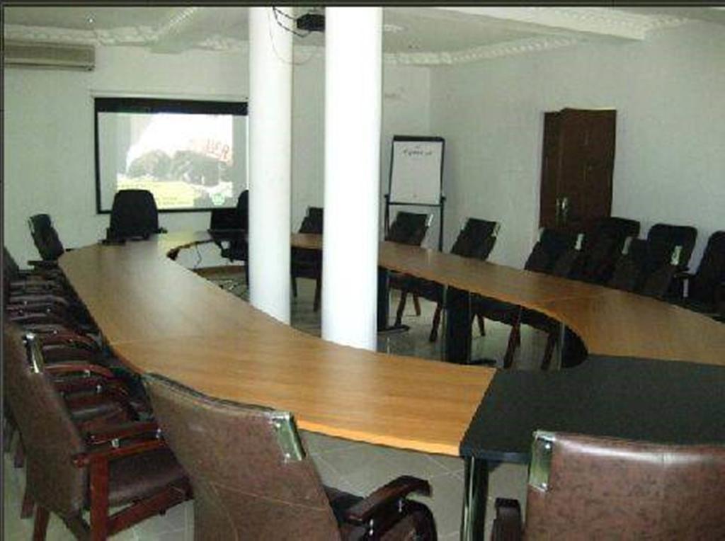 Denis Hotel Abuja Mobushipe Екстериор снимка