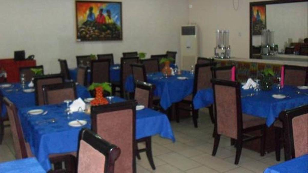 Denis Hotel Abuja Mobushipe Екстериор снимка