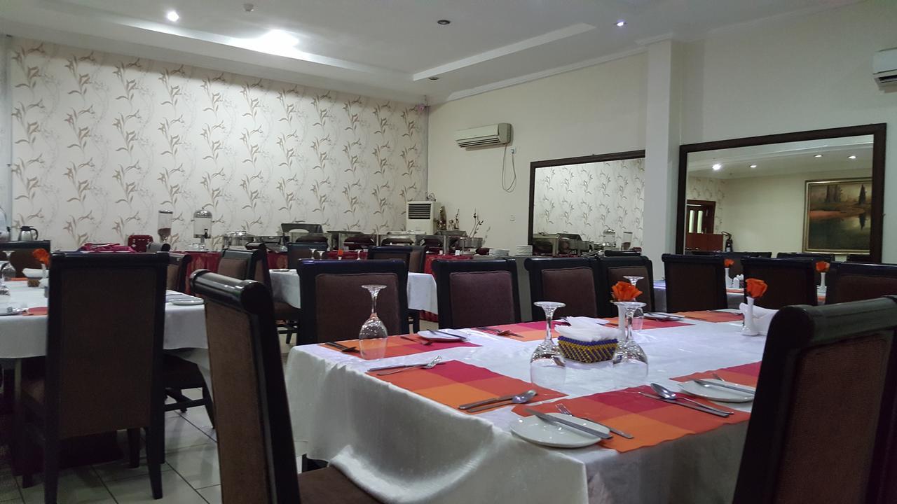 Denis Hotel Abuja Mobushipe Екстериор снимка