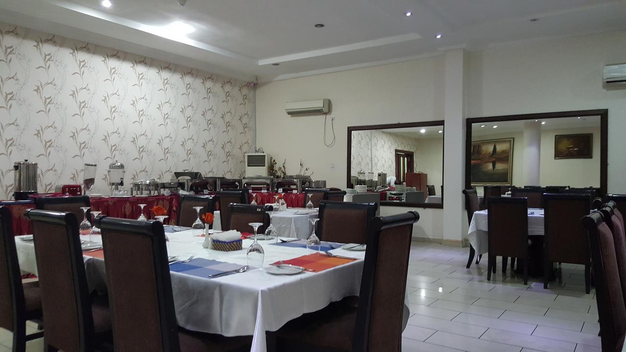 Denis Hotel Abuja Mobushipe Екстериор снимка