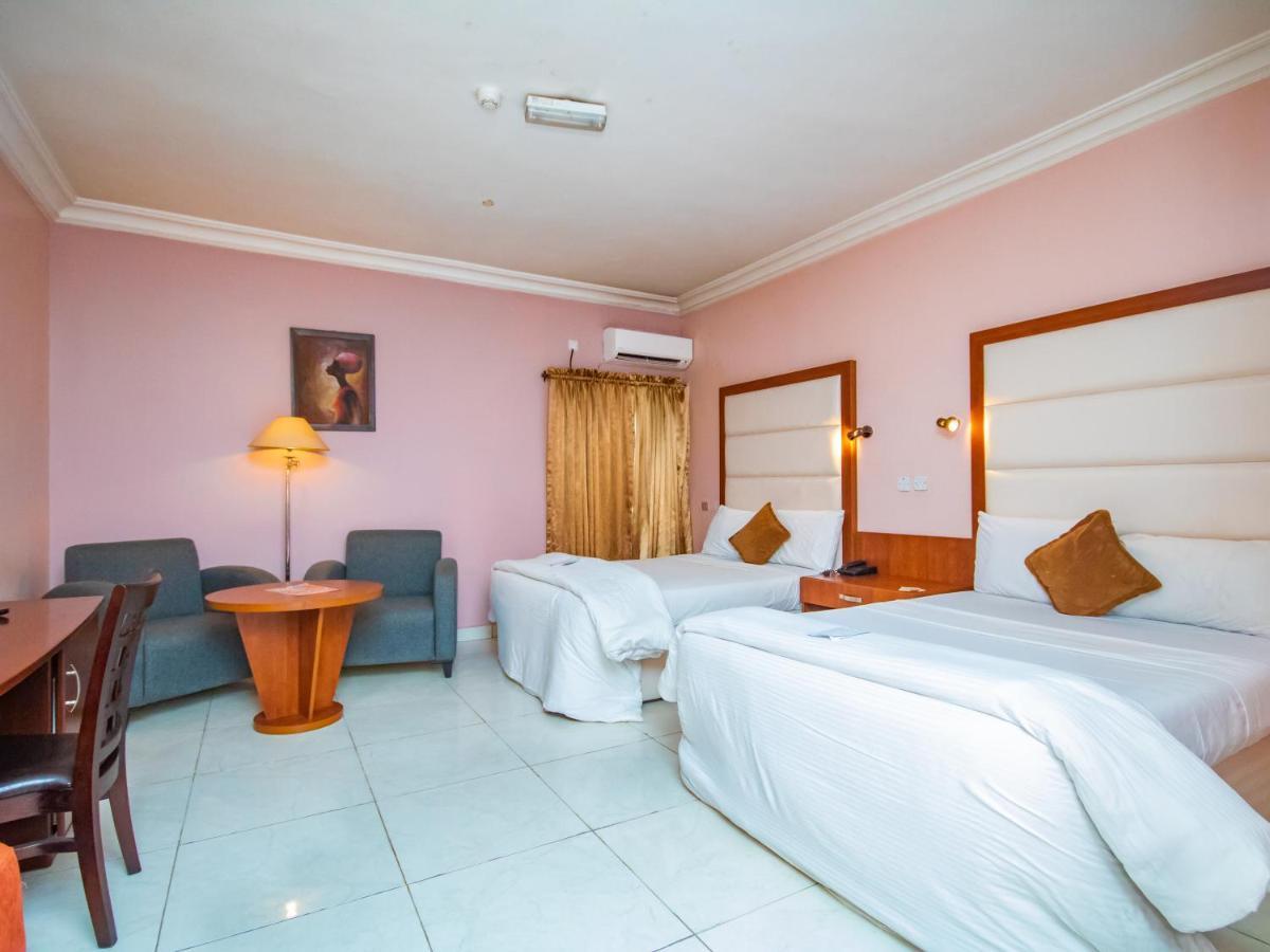 Denis Hotel Abuja Mobushipe Екстериор снимка